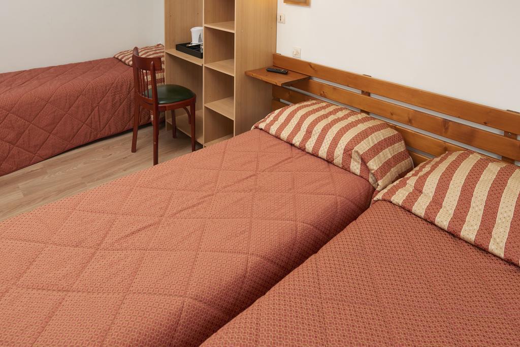 Chambres D'Hotes Du Colvert Forges-les-Eaux Εξωτερικό φωτογραφία